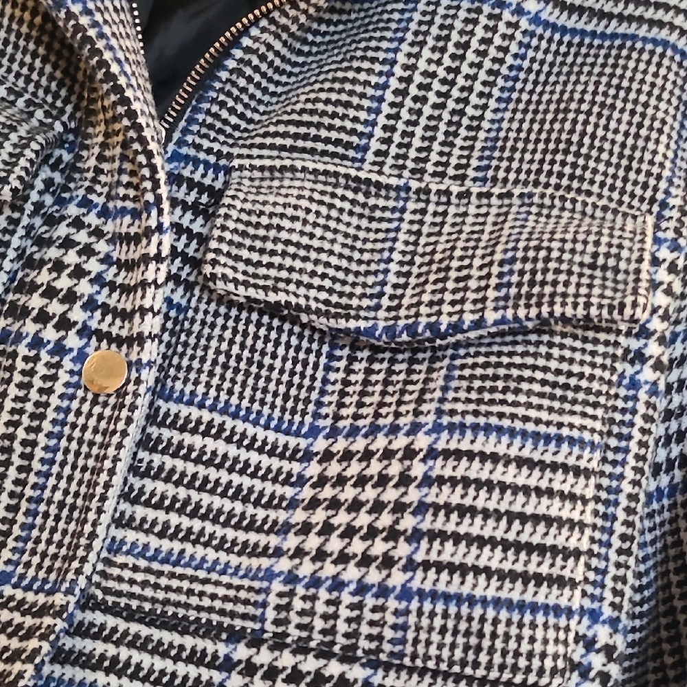 Black & White Plaid Cropped Jacket - Picture 3 of 16